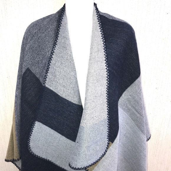 New Harve Benard Woven Whip-Stitch Blanket Poncho - Picture 2 of 8